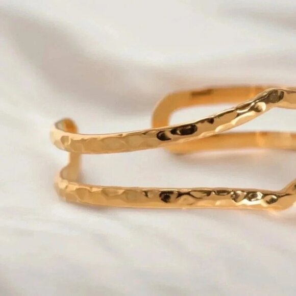 ποΈModern Boho Hammered 18K Gold Plated Cuff Bracelet | Adjustable Open Bangle - Picture 7 of 12